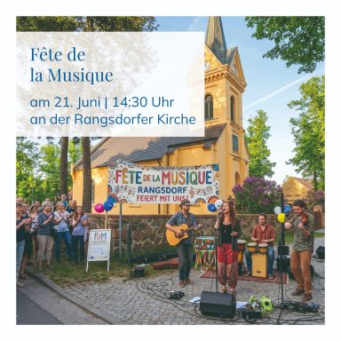 Musikfest vor der Rangsdorfer Kirche mit Band und Publikum am 21. Juni um 14:30 Uhr.